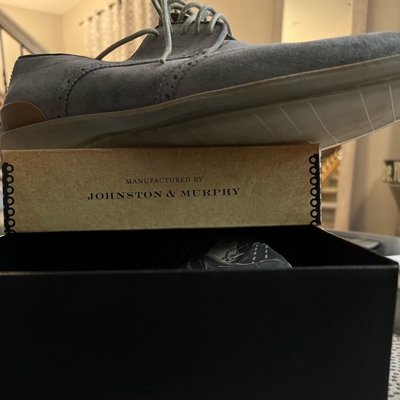 Men’s Johnston & Murphy ELLSBURY Wingtip Gray Suede/Tan Shoes. - Picture 2 of 3